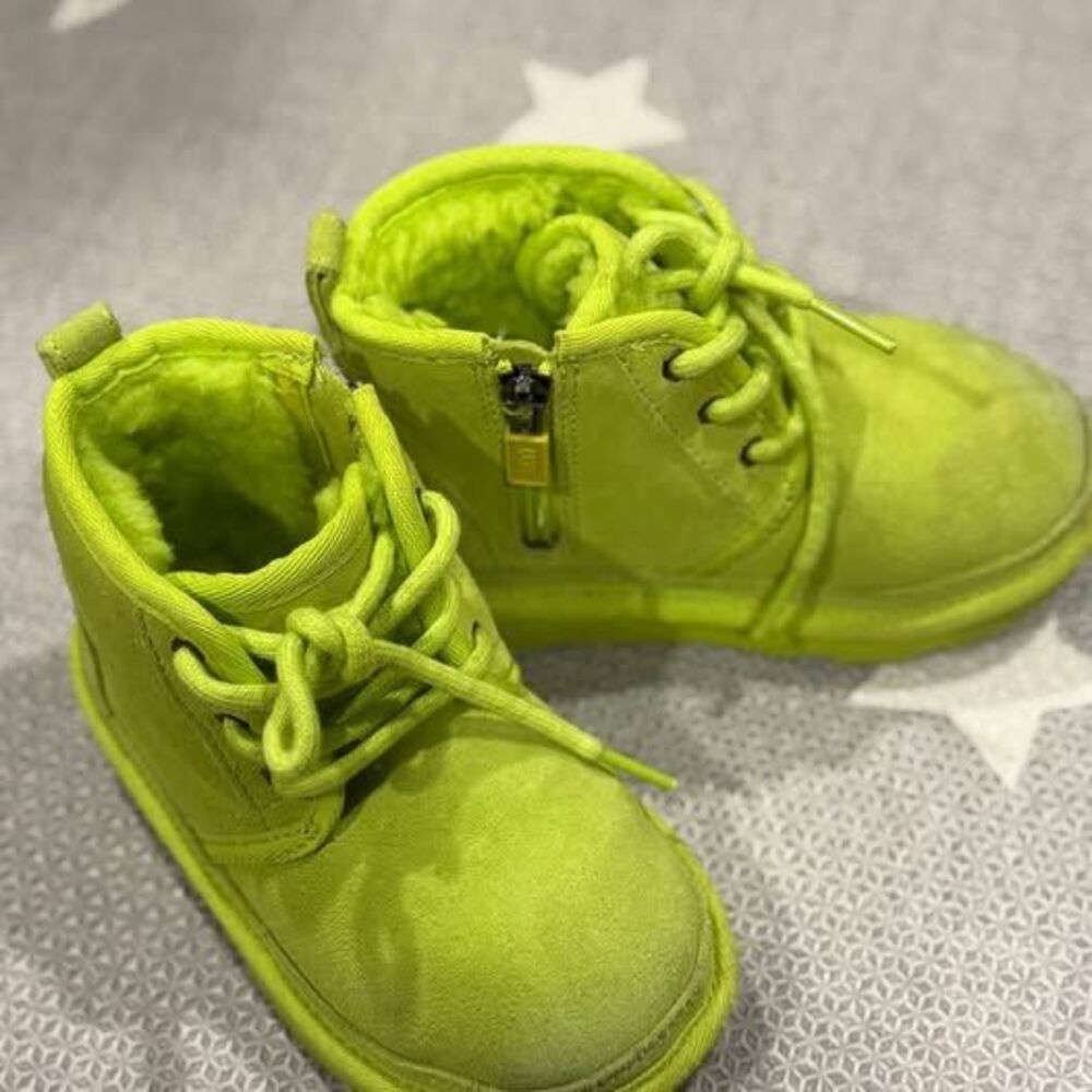 UGG Toddler Boots Neon Green – US 9 Toddler / EU 26 – Warm Lined